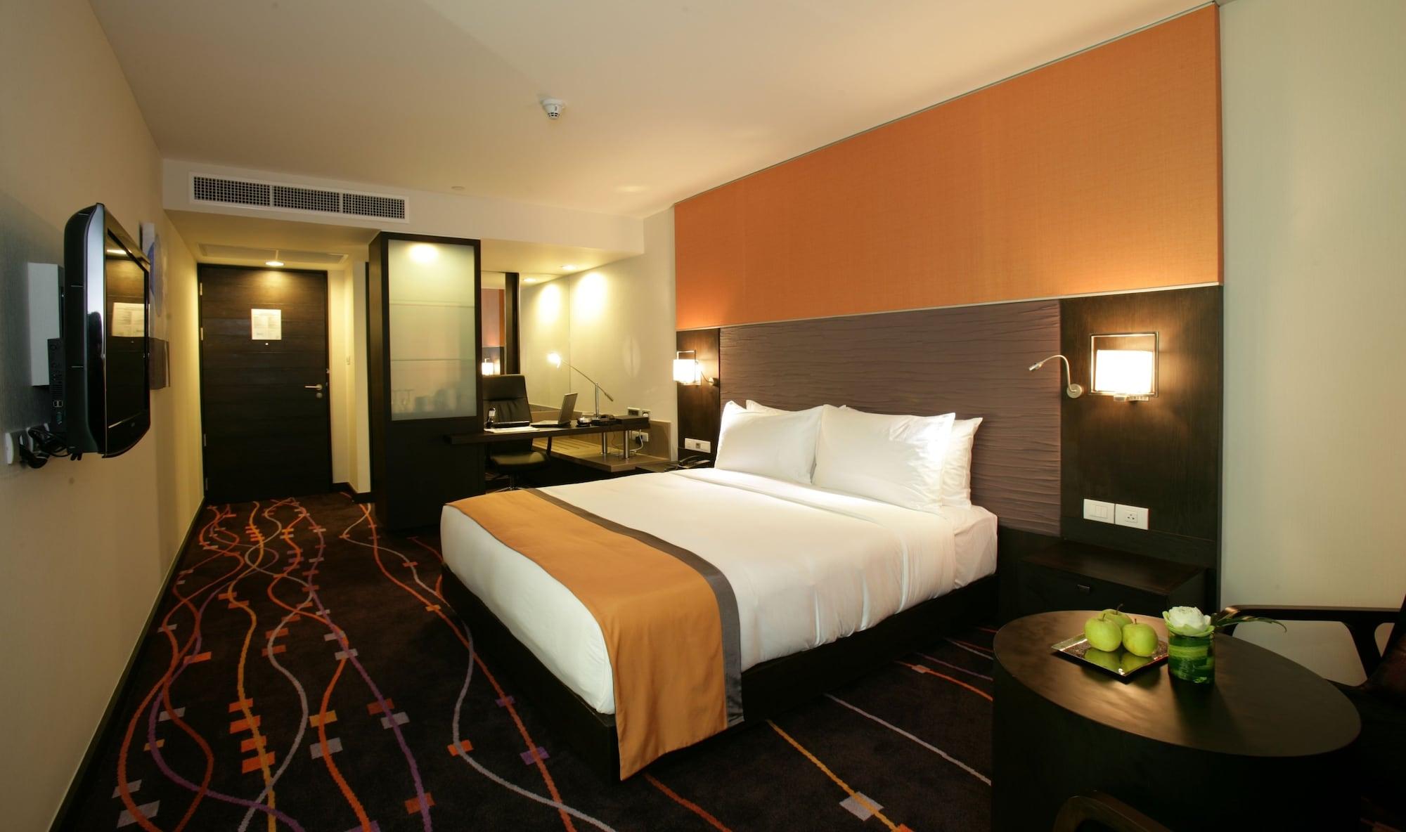 Radisson Suites Bangkok Sukhumvit Екстериор снимка