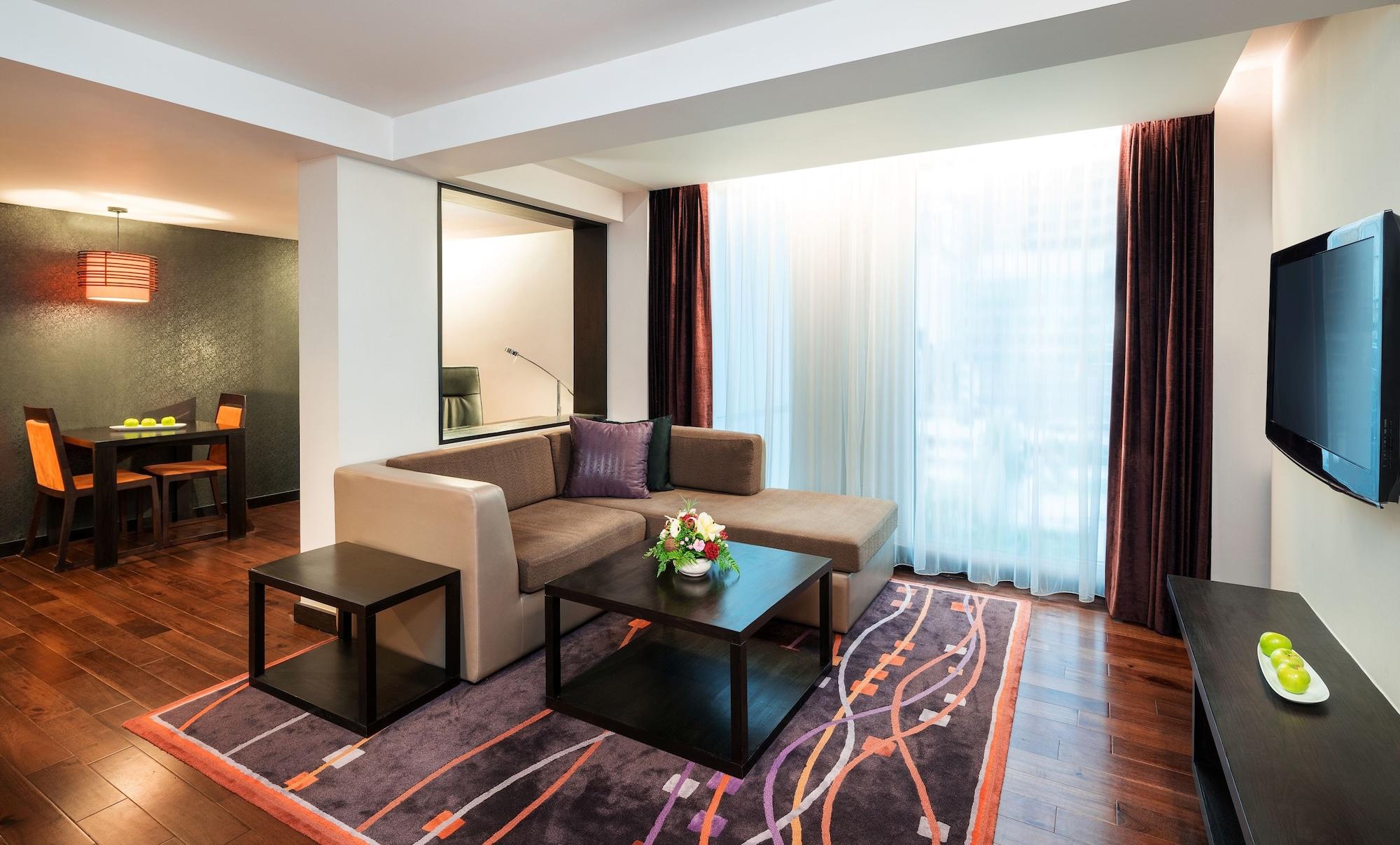Radisson Suites Bangkok Sukhumvit Екстериор снимка
