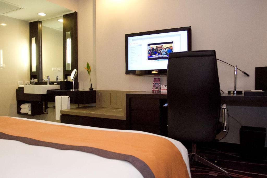 Radisson Suites Bangkok Sukhumvit Екстериор снимка