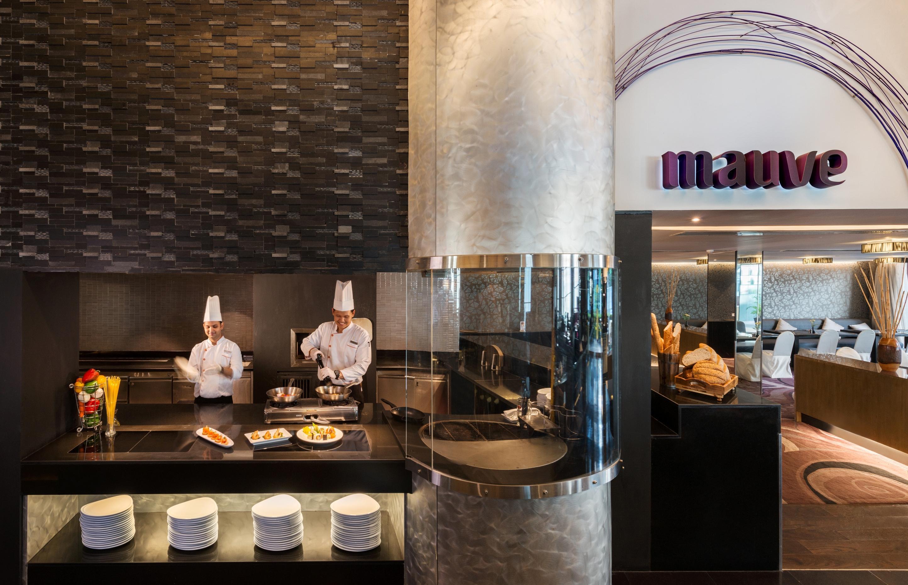 Radisson Suites Bangkok Sukhumvit Екстериор снимка