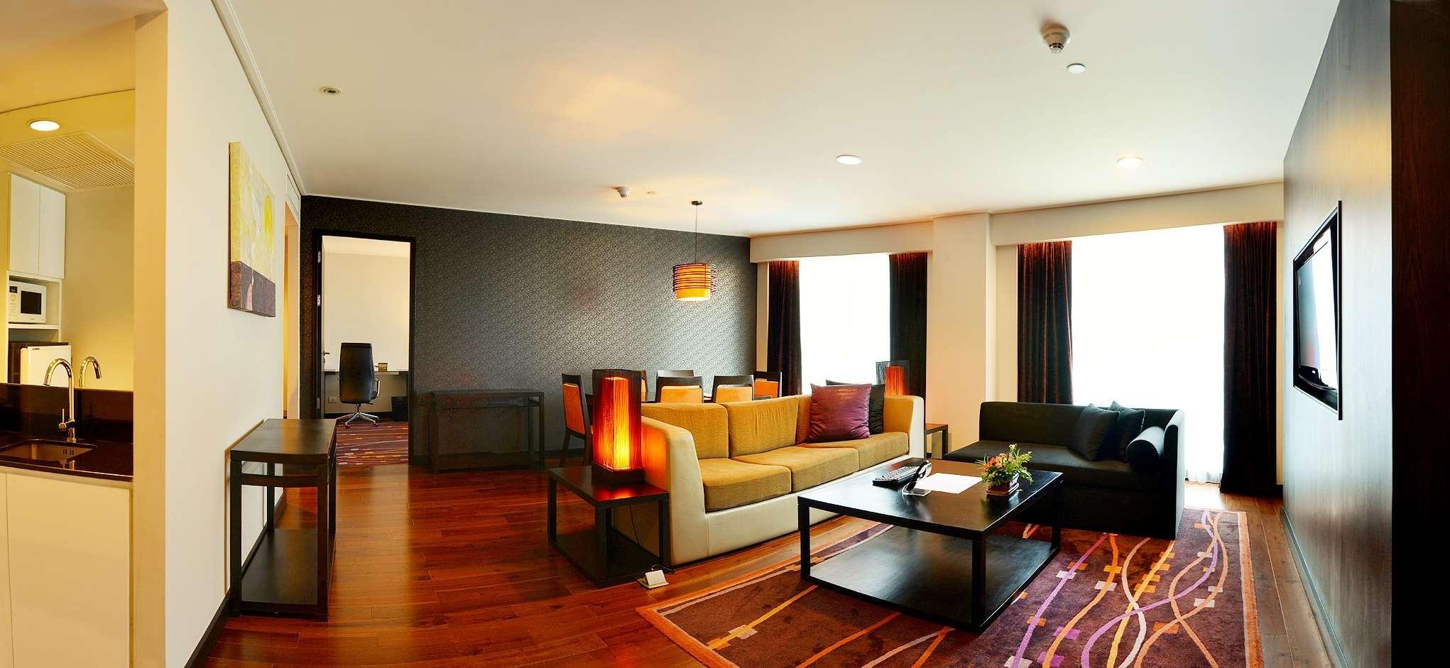 Radisson Suites Bangkok Sukhumvit Екстериор снимка