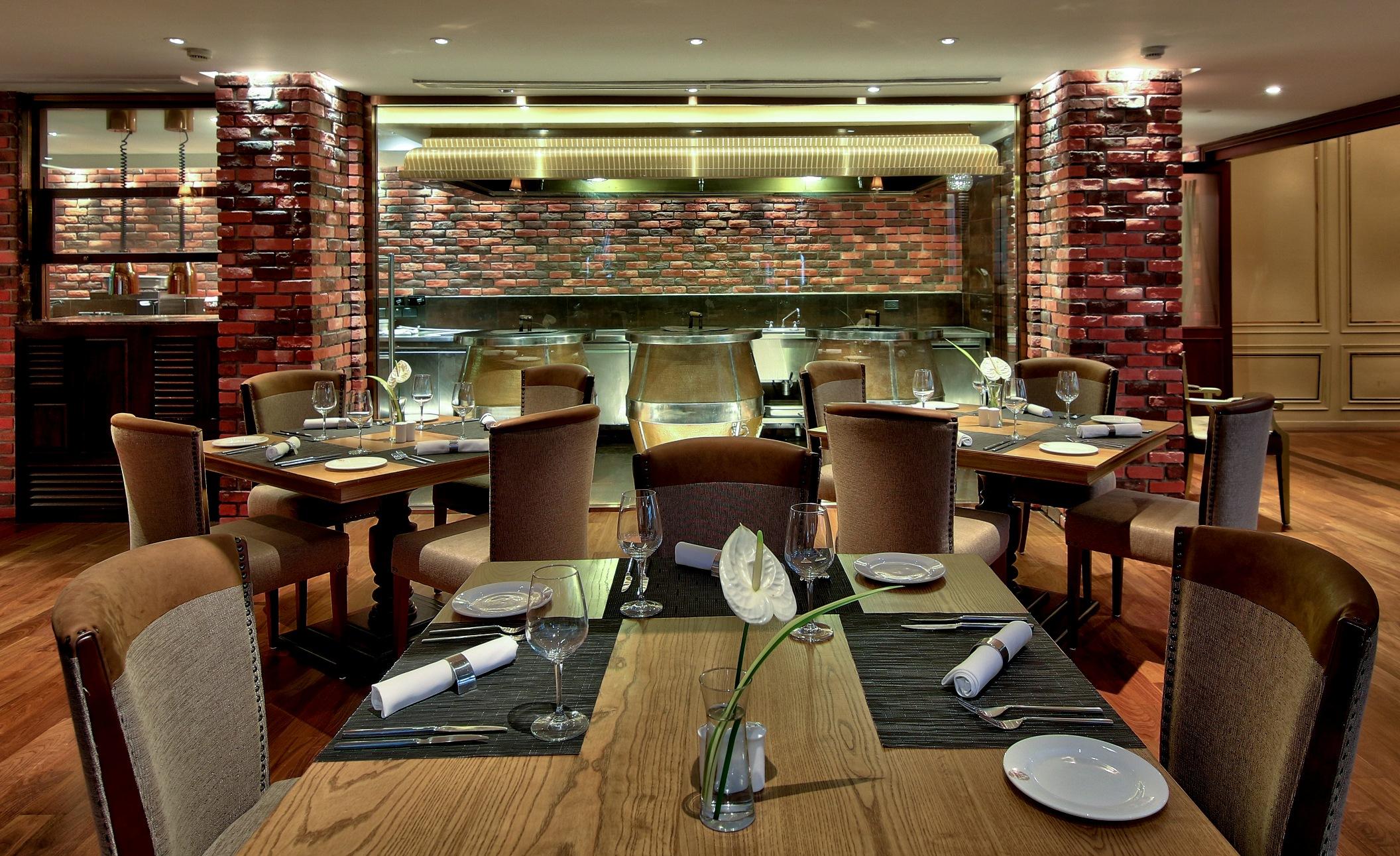 Radisson Suites Bangkok Sukhumvit Екстериор снимка