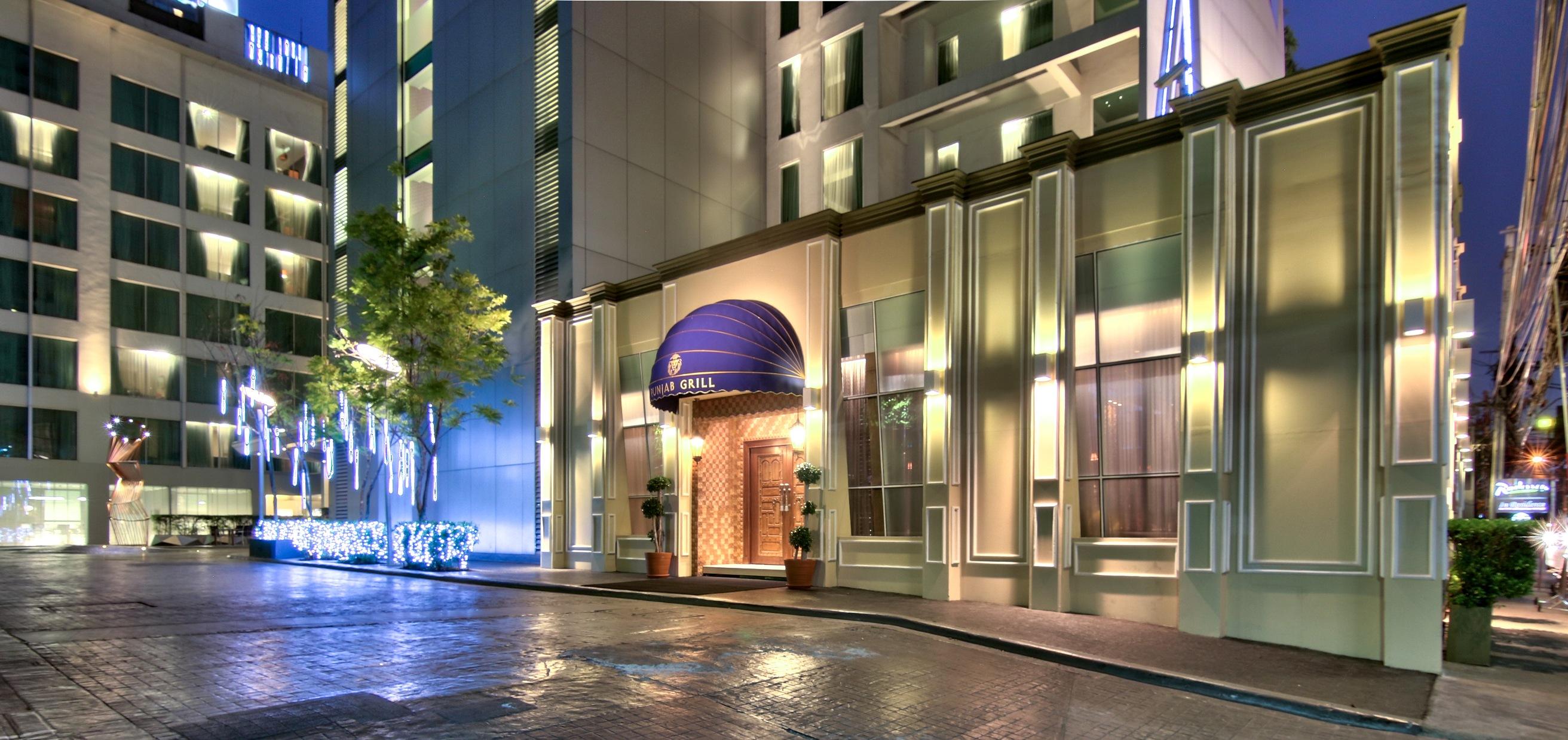 Radisson Suites Bangkok Sukhumvit Екстериор снимка