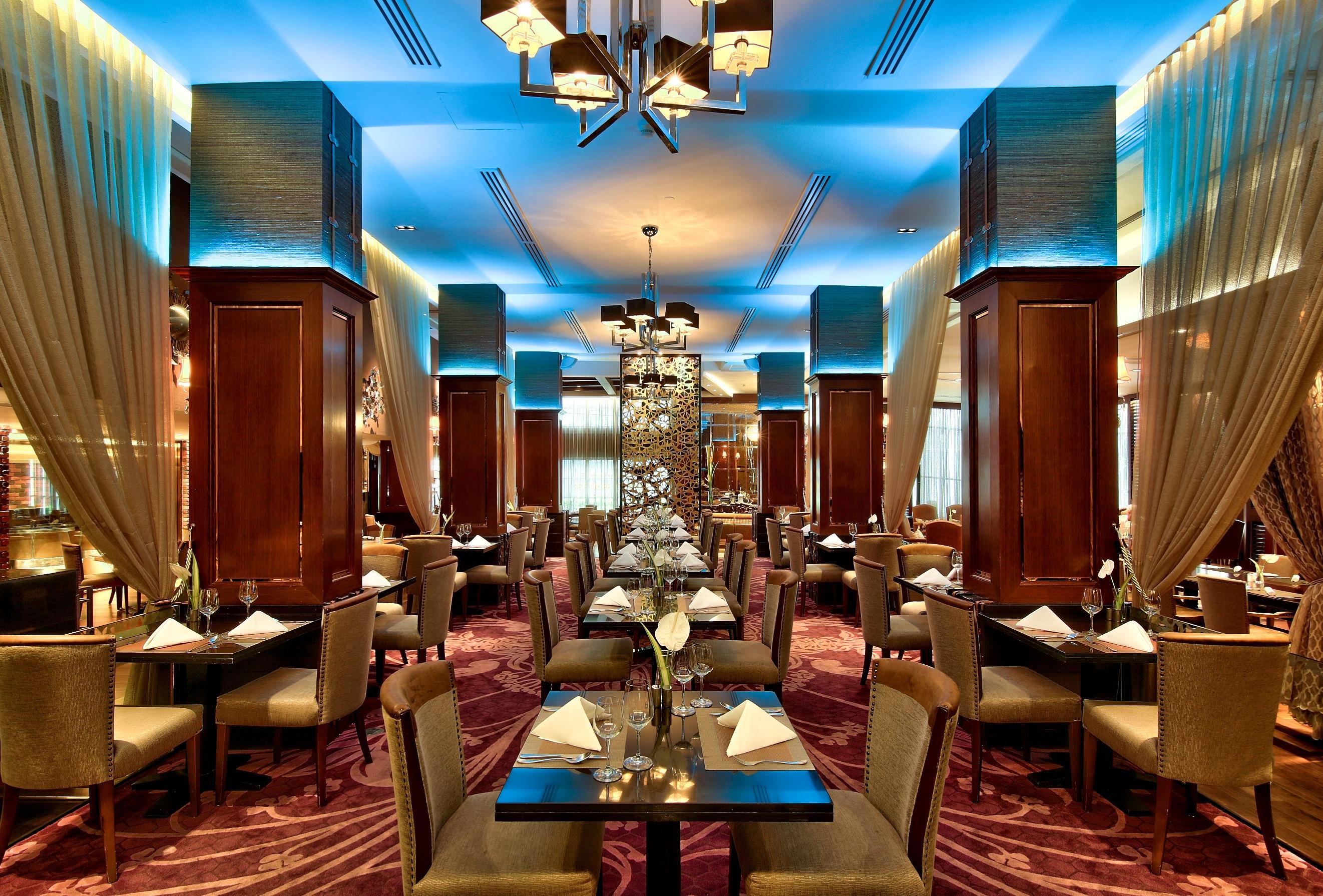 Radisson Suites Bangkok Sukhumvit Екстериор снимка