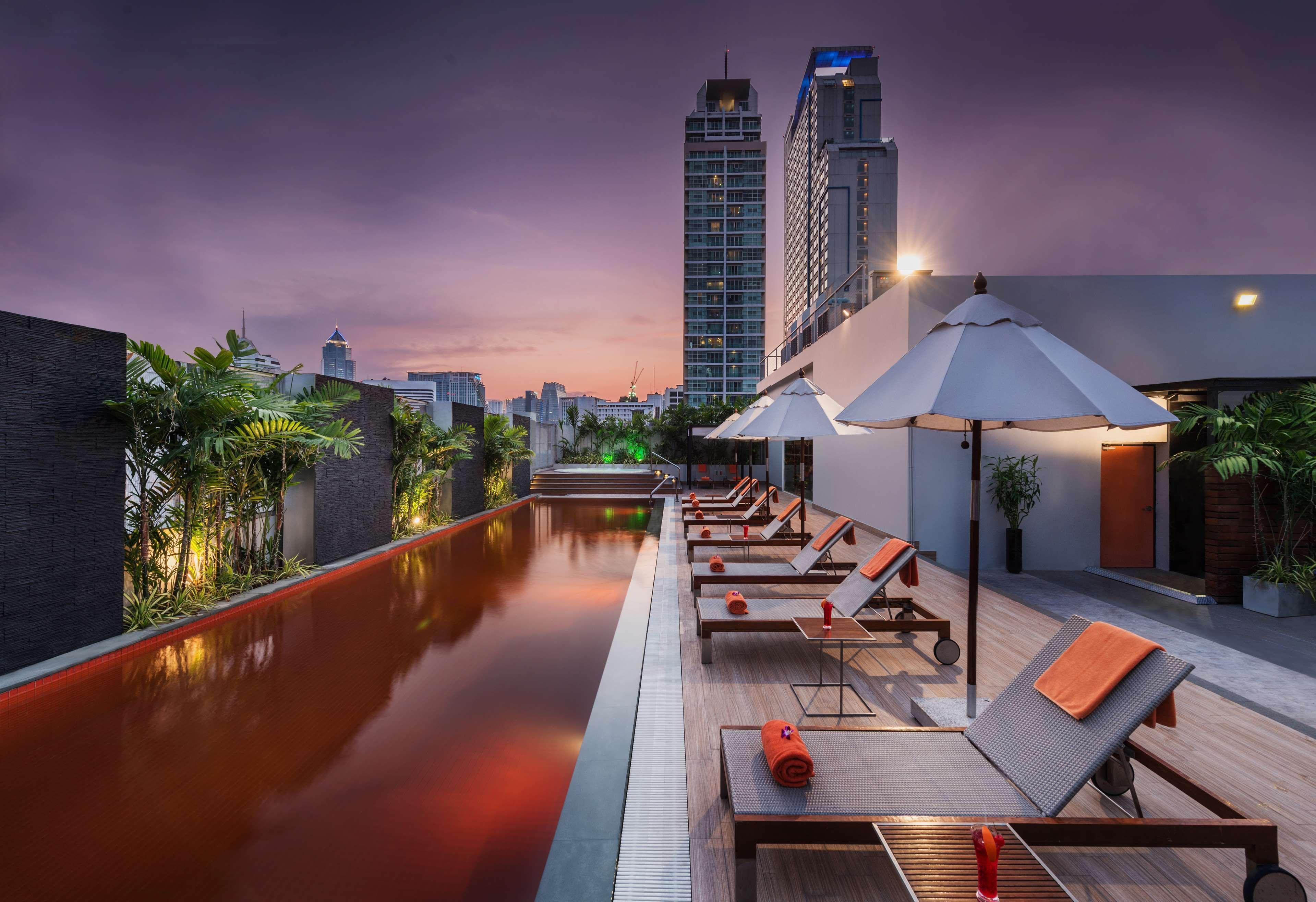 Radisson Suites Bangkok Sukhumvit Екстериор снимка