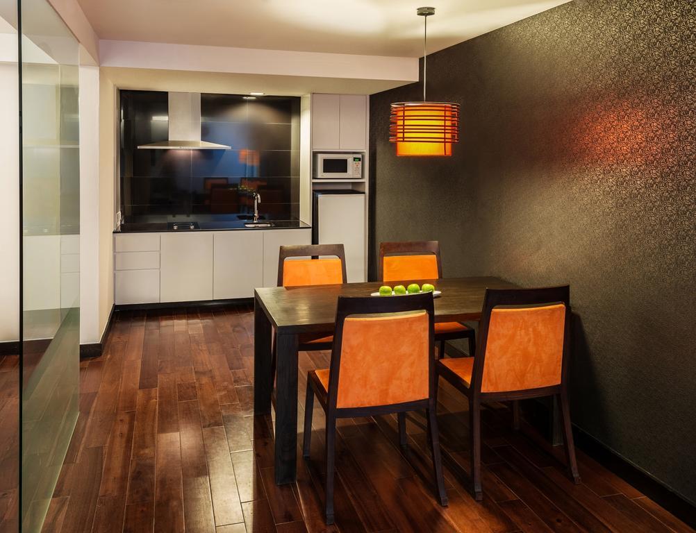 Radisson Suites Bangkok Sukhumvit Екстериор снимка