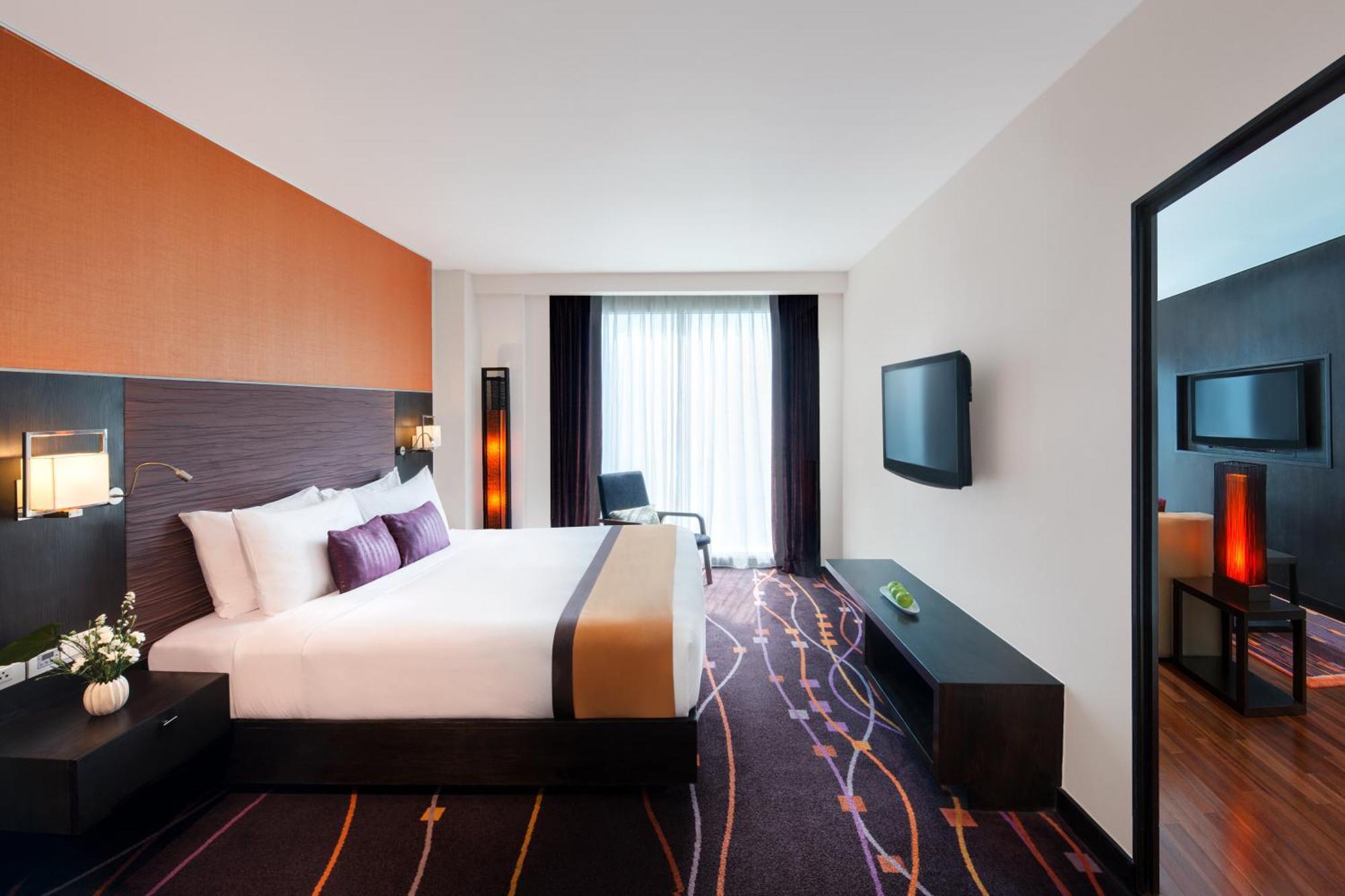 Radisson Suites Bangkok Sukhumvit Екстериор снимка