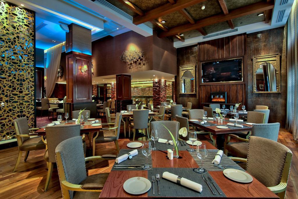 Radisson Suites Bangkok Sukhumvit Екстериор снимка