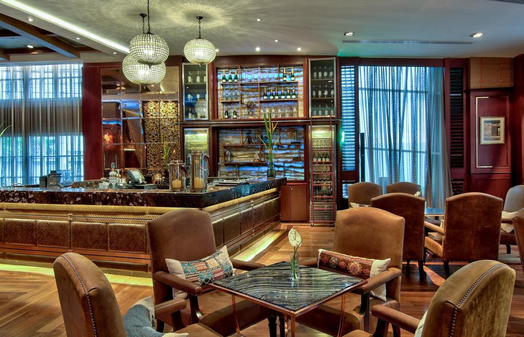 Radisson Suites Bangkok Sukhumvit Екстериор снимка