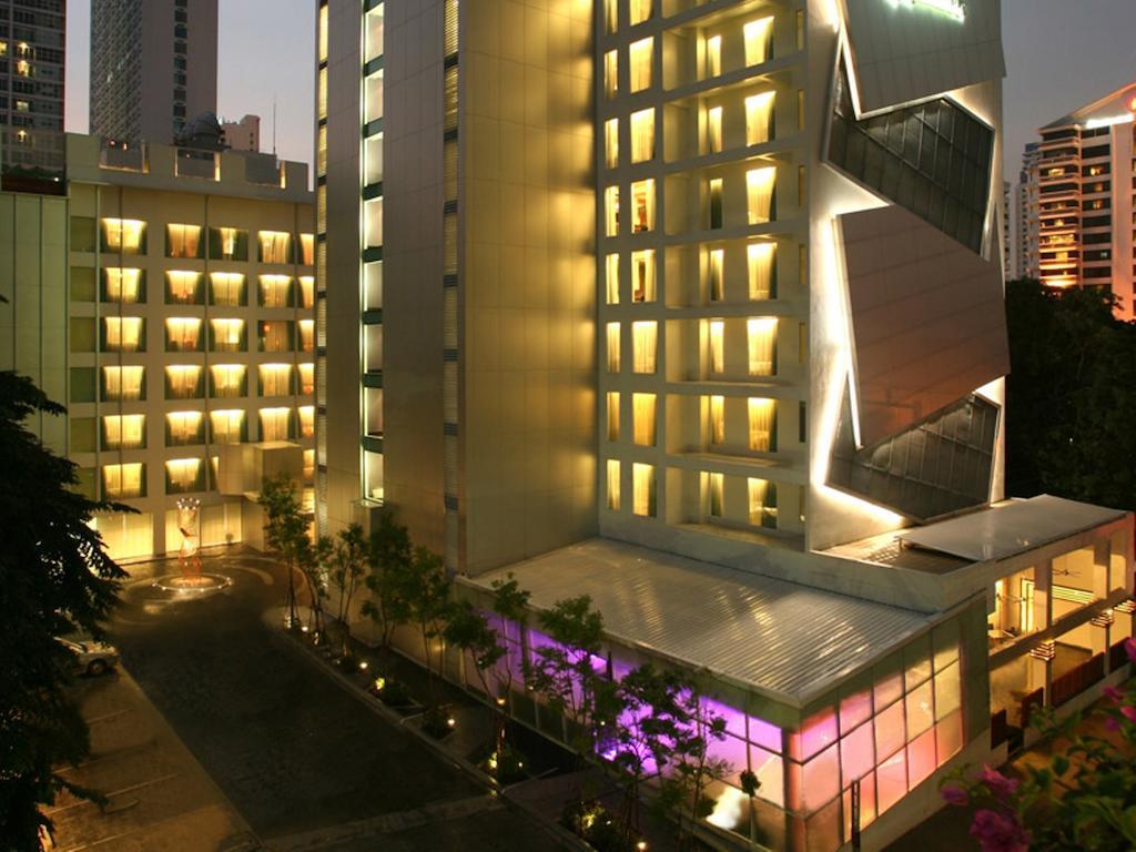 Radisson Suites Bangkok Sukhumvit Екстериор снимка