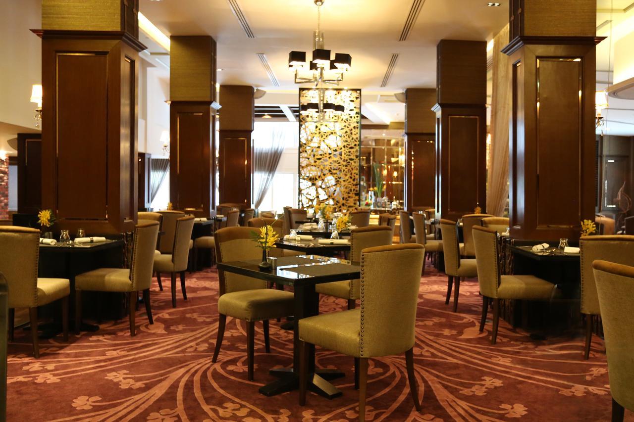 Radisson Suites Bangkok Sukhumvit Екстериор снимка
