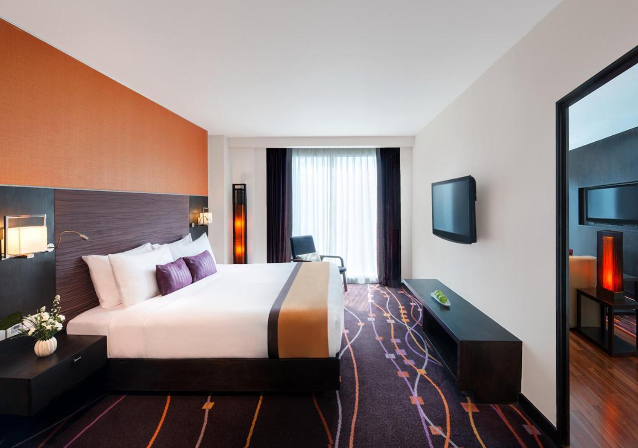 Radisson Suites Bangkok Sukhumvit Екстериор снимка