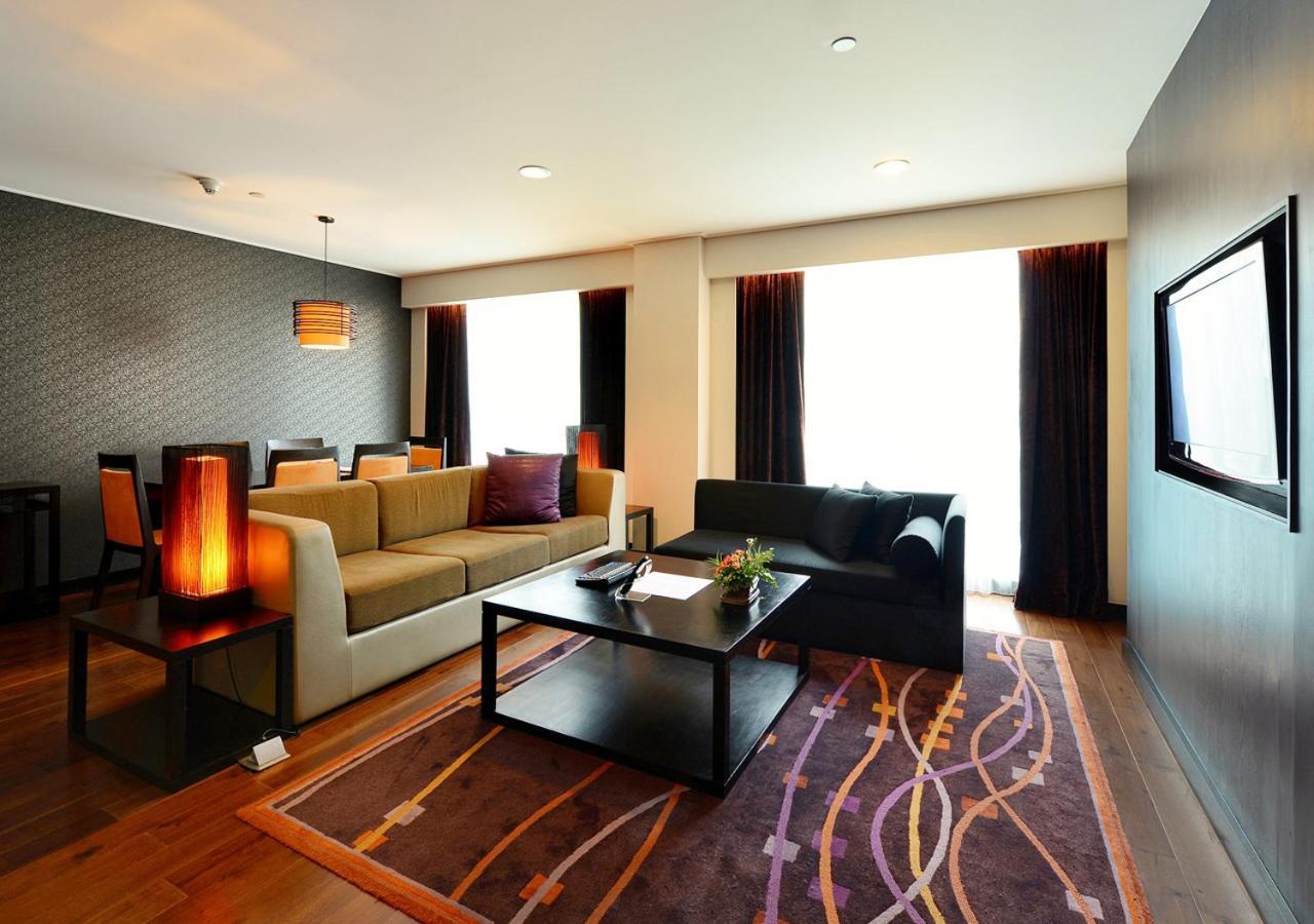 Radisson Suites Bangkok Sukhumvit Екстериор снимка