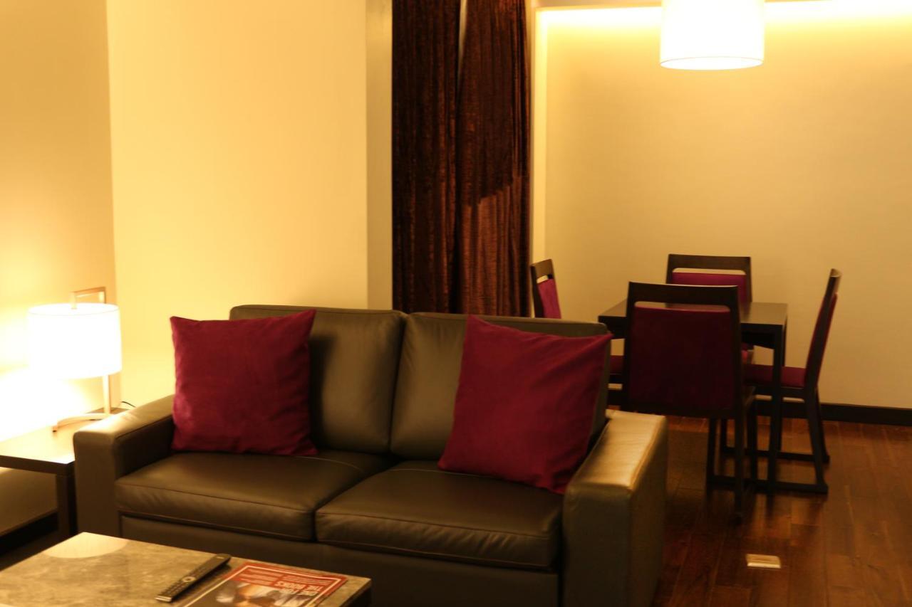 Radisson Suites Bangkok Sukhumvit Екстериор снимка