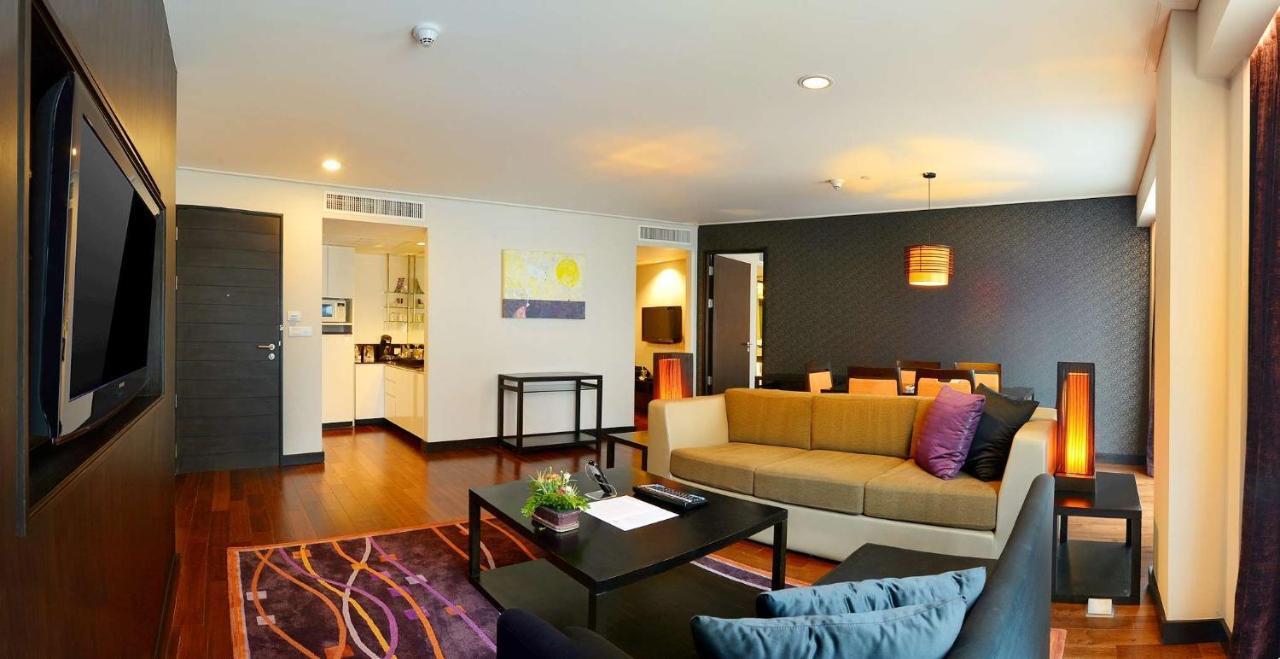 Radisson Suites Bangkok Sukhumvit Екстериор снимка